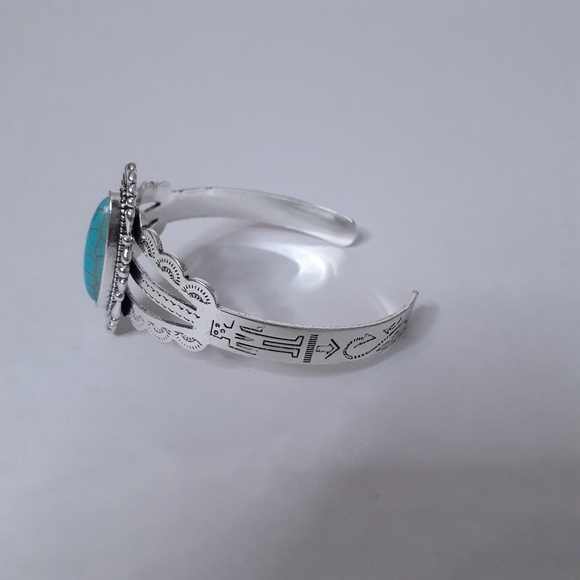 Navajo oblong faux turquoise antique metal cuff bracelet w/ art deco flourishes - Picture 2 of 7